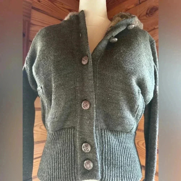 Gray Women's Sweater with Button-Up Design - Picture 4 of 11